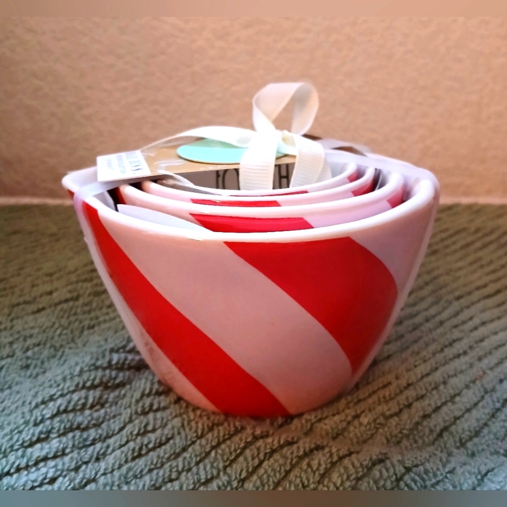 Rae Dunn Striped measuring cups